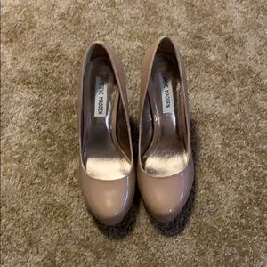 7.5 Nude Steve Madden Pumps
